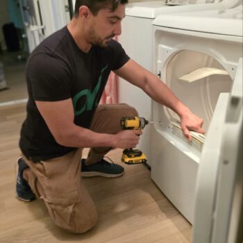 A specialist diagnoses the breakdown of the dryer